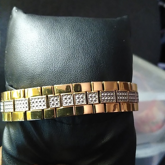 Bulova Gold-Tone Watch - Picture 6 of 11